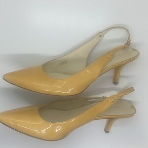 Yellow patent leather kitten heel Via Spiga pump size 9